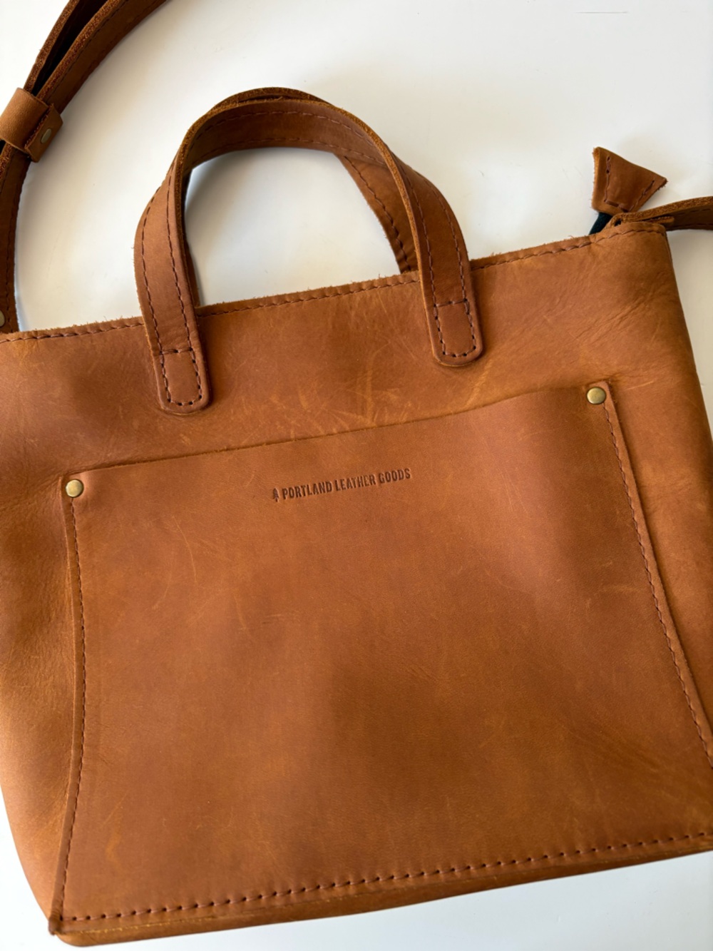 Portland Leather || Crossbody Tote with Zipper‎ in Honey Tan - Picture 2 of 10